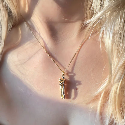 Hug Necklace - Gold Edition